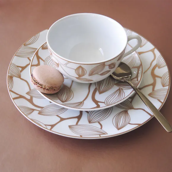 Tasse à thé en porcelaine décorée avec soucoupe et boîte. ca (72.09.17) -  Art From Italy